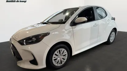 Gebraucht Toyota Yaris Comfort 72 PS (52 kW) 2023 Schneeweiß Kleinwagen