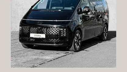 Gebraucht 2025 Hyundai Staria Signature Van / Kleinbus | 53.990 € (Fairer Preis)