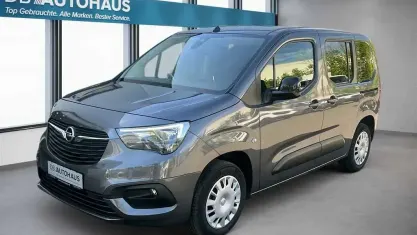 Second-hand Opel Combo Life Elegance 131 CP (96 kW) 2023 Gri Monovolum