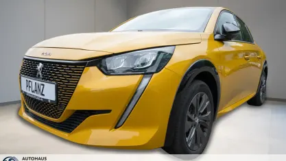 Gebraucht Peugeot e-208 Allure 100 kW (136 PS) 2022 Gelb Kleinwagen