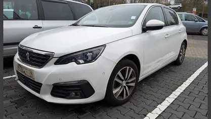Gebraucht Peugeot 308 Allure 131 PS (96 kW) 2018 Weiß Limousine
