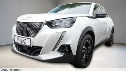 Gebraucht Peugeot e-2008 Allure 100 kW (136 PS) 2022 Weiss SUV