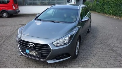 Grau Gebraucht 2017 Hyundai i40 Trend Kombi | 10.981 € (Fairer Preis)