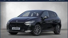 Black sapphire metallic Gebraucht 2022 BMW 218 Active Tourer M Sport Van / Kleinbus | 28.490 € (Fairer Preis)