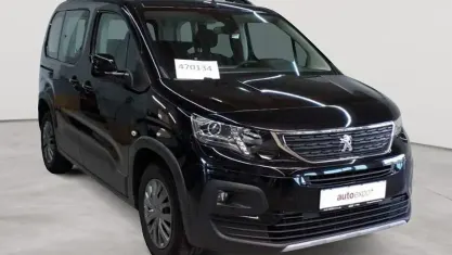 Gebraucht Peugeot Rifter Allure 131 PS (96 kW) 2023 Perla nera schwarz metallic Van / Kleinbus
