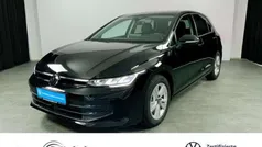 Grenadillschwarz Gebraucht 2024 VW Golf VIII Life Limousine | 26.490 € (Fairer Preis)