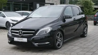 Gebraucht Mercedes B200 136 PS (100 kW) 2014 Kosmosschwarz  metalliclack Kleinwagen