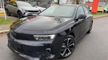 Lackierung schwarz perla nera/ Gebraucht 2024 Opel Astra GS Line Limousine | 25.600 € (Fairer Preis)