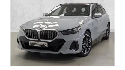 Gebraucht BMW 550e M Sport 489 PS (359 kW) 2025 Grau Kombi