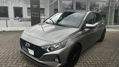 Gebraucht Hyundai i20 Select 101 PS (74 kW) 2021 Brass Kleinwagen