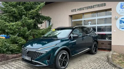 Neu Nissan Qashqai Premium Edition 158 PS (116 kW) 2026 Ybj deep ocean dach schwarz SUV