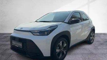 Neu Toyota Aygo X Active 116 PS (85 kW) 2025 Schneeweis SUV