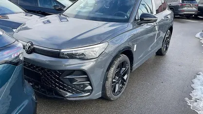 Delfin grau metallic Neu 2026 VW Tiguan R-line SUV | 54.445 € (Guter Preis)