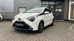 Pianosaweiß (weiß) Gebraucht 2019 Toyota Aygo X-play Kleinwagen | 10.780 € (Fairer Preis)