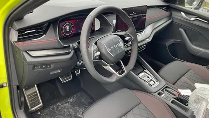 Neu Skoda Octavia RS 265 PS (194 kW) 2026 Mamba grün Kombi