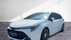 Schneeweiß Gebraucht 2021 Toyota Corolla Team Kombi | 16.990 € (Fairer Preis)