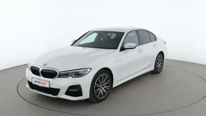 Gebraucht BMW 330e M Sport 113 PS (83 kW) 2020 Weiß Limousine