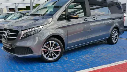 Gebraucht Mercedes V300 Avantgarde Edition 237 PS (174 kW) 2023 Selenitgrau metallic Van / Kleinbus