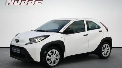 Gebraucht Toyota Aygo X X-play 72 PS (52 kW) 2024 Schneeweiß SUV
