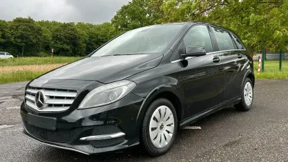 Używany Mercedes B200 156 KM (114 kW) 2014 Czarny Minivan