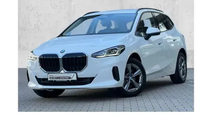 Gebraucht BMW 220 Active Tourer Luxury Line 150 PS (110 kW) 2025 Weiß Van / Kleinbus