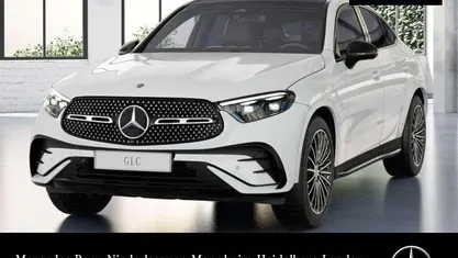 Polarweiß Gebraucht 2025 Mercedes 200 AMG Coupé | 62.890 € (Fairer Preis)