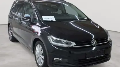 Gebraucht VW Touran Highline 150 PS (110 kW) 2024 Deep black perleffekt Van / Kleinbus