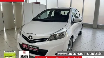 Super white 2 Gebraucht 2014 Toyota Yaris Edition Limousine | 8.660 € (Fairer Preis)