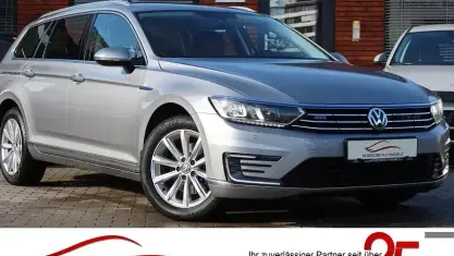 Gebraucht VW Passat Comfortline 156 PS (114 kW) 2018 Pyritsilber metallic Kombi