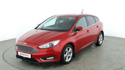 Rot Gebraucht 2015 Ford Focus Titanium Limousine | 12.370 € (Fairer Preis)