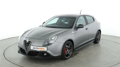 Grau Gebraucht 2015 Alfa Romeo Giulietta Quadrifoglio Verde Limousine | 15.640 € (Fairer Preis)