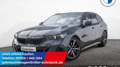 Sophistograu Gebraucht 2025 BMW 520 M Sport Kombi | 52.450 € (Superpreis)