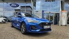 Desert island blue Gebraucht 2024 Ford Focus ST-Line Limousine | 22.990 € (Fairer Preis)