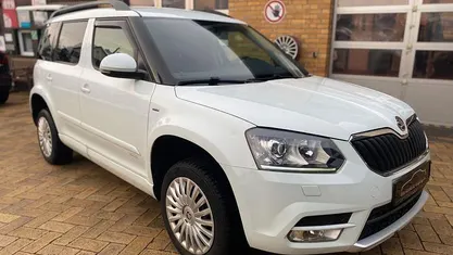 Weiß Gebraucht 2016 Skoda Yeti Joy SUV | 6.990 € (Fairer Preis)