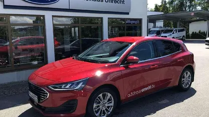 Fantasticredmetallic Gebraucht 2024 Ford Focus Titanium Limousine | 22.990 € (Fairer Preis)