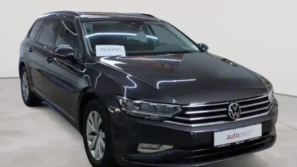 Gebraucht VW Passat 150 PS (110 kW) 2022 Mangangrau metallic Kombi