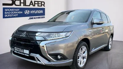Gebraucht Mitsubishi Outlander P-HEV Basis 224 PS (164 kW) 2020 Platinumgrau (m) SUV