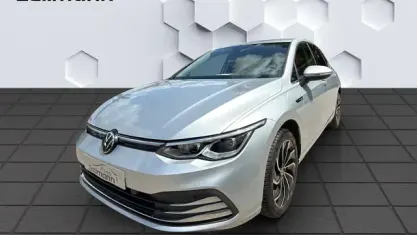 Gebraucht VW Golf VIII Style 131 PS (96 kW) 2024 Silber Limousine