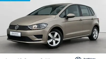 Gebraucht VW Golf VII Comfortline 86 PS (63 kW) 2017 Pyramid gold metallic Limousine