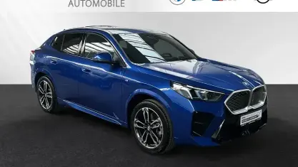 Gebraucht BMW iX2 M Sport 230 kW (313 PS) 2025 Portimao blau metallic SUV