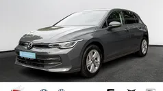 Grau Gebraucht 2024 VW Golf VIII Life Limousine | 25.990 € (Fairer Preis)