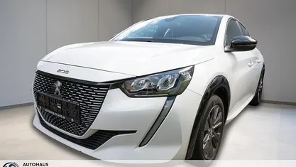 Usata Peugeot e-208 Allure 100 kW (136 CV) 2023 Bianco Utilitaria