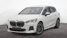 Weiß Gebraucht 2022 BMW 218 Active Tourer M Sport Van / Kleinbus | 27.950 € (Fairer Preis)