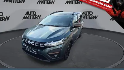 Grün Gebraucht 2024 Dacia Jogger Extreme Van / Kleinbus | 22.490 € (Etwas zu teuer)