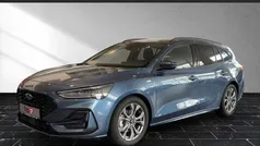 Chromablau (metallic) Gebraucht 2023 Ford Focus ST-Line Kombi | 27.400 € (Fairer Preis)