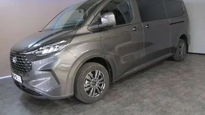 Gebraucht 2025 Ford Tourneo Titanium Van / Kleinbus | 45.680 € (Fairer Preis)