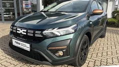 Zedergrünmetallic (grün) Gebraucht 2024 Dacia Sandero Extreme SUV | 18.590 € (Fairer Preis)