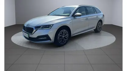 Gebraucht Skoda Octavia Ambition 150 PS (110 kW) 2022 Brillantsilber metallic Kombi