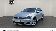 Silber Gebraucht 2015 VW Golf VII LOUNGE Limousine | 12.980 €