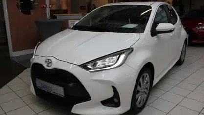 Gebraucht Toyota Yaris Team 125 PS (91 kW) 2022 Weiss Kleinwagen